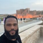 Anthony Anderson Instagram - In Saudi Arabia at The Misk Global Forum moderating and having a fireside chat! #justakidfromcompton #huskyandhandsome #bigzaddy #acbarbeque #saudiarabia Al-Dir`Iyya, Ar Riyad, Saudi Arabia