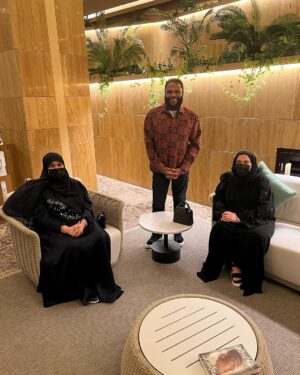 Anthony Anderson Instagram - In Saudi Arabia at The Misk Global Forum moderating and having a fireside chat! #justakidfromcompton #huskyandhandsome #bigzaddy #acbarbeque #saudiarabia
