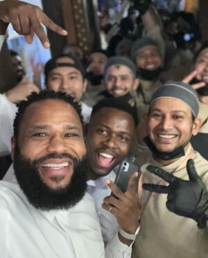 Anthony Anderson Instagram - In Saudi Arabia at The Misk Global Forum moderating and having a fireside chat! #justakidfromcompton #huskyandhandsome #bigzaddy #acbarbeque #saudiarabia