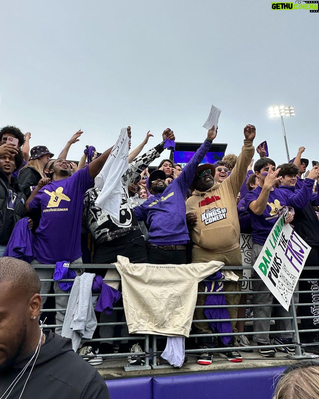 Anthony Anderson Instagram - What a weekend, DAWGS!!! Team #HuskyandHandsome met the Huskies. Thanks for the love and congrats on the W. 👏👏 Who else was feelin that #bigpenixenergy …🤣 Washington Husky Football