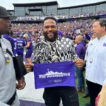 Anthony Anderson Instagram - What a weekend, DAWGS!!! Team #HuskyandHandsome met the Huskies. Thanks for the love and congrats on the W. 👏👏 Who else was feelin that #bigpenixenergy …🤣 Washington Husky Football