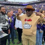 Anthony Anderson Instagram - What a weekend, DAWGS!!! Team #HuskyandHandsome met the Huskies. Thanks for the love and congrats on the W. 👏👏 Who else was feelin that #bigpenixenergy …🤣 Washington Husky Football
