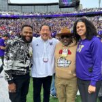 Anthony Anderson Instagram - What a weekend, DAWGS!!! Team #HuskyandHandsome met the Huskies. Thanks for the love and congrats on the W. 👏👏 Who else was feelin that #bigpenixenergy …🤣 Washington Husky Football