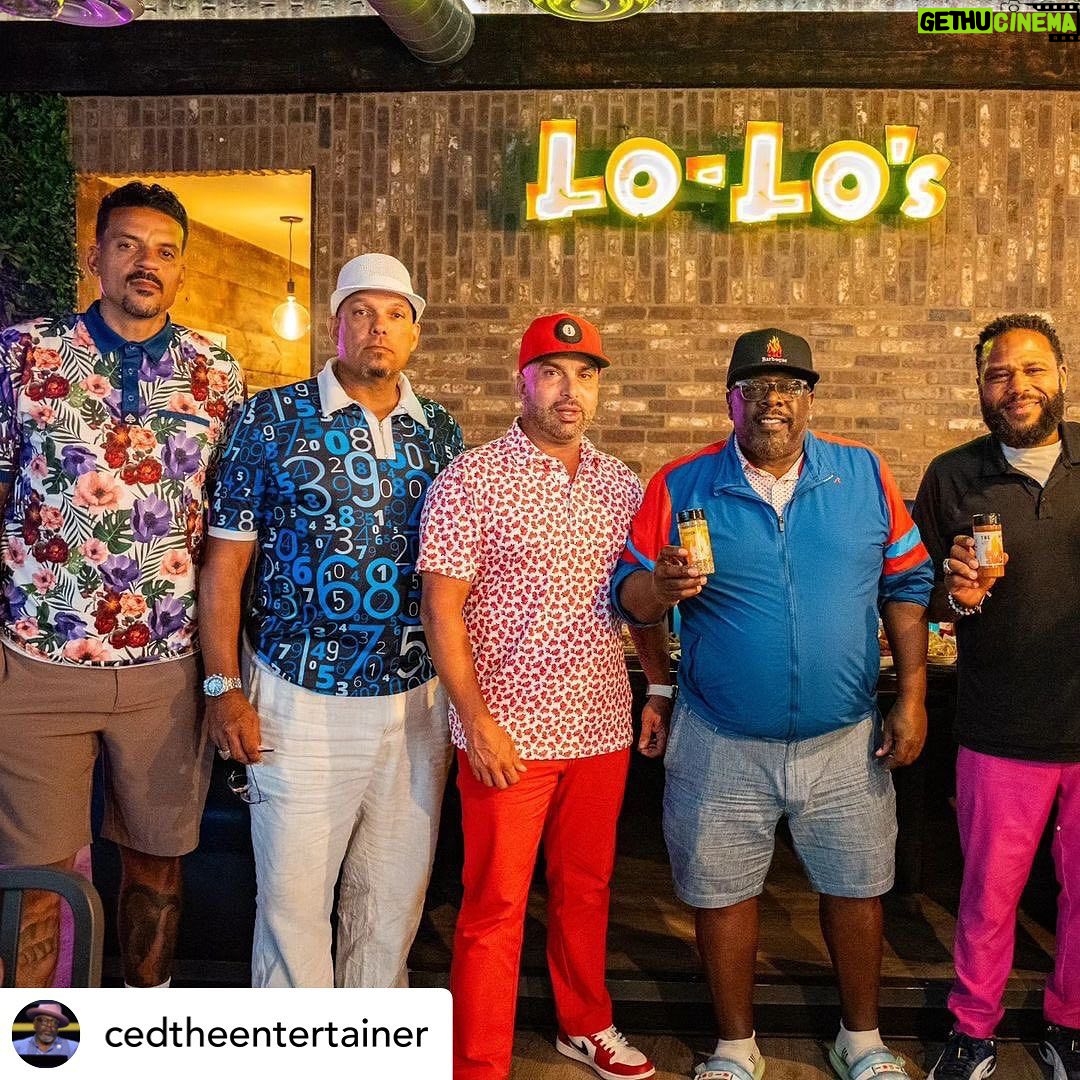 Anthony Anderson Instagram - 👀👀 got something biggg cookin’ up @loloschickenandwaffles REPOST • @cedtheentertainer @loloschickenandwaffles Rolled out the red carpet… followed by fried catfish, fried chicken, rotisserie chicken, wings, macaroni and cheese, yams, greens, corn muffins, peach cobbler egg rolls, red velvet cake, banana pudding, Kool Aid and if you can believe it… even more!! Some of this delicious feast fit for a King featured our @acbarbeque signature rubs… but you’ll have to stay tuned to find out!! 🤫🤔 @acbarbeque X @loloschickenandwaffles 🔥🔥🔥 @loloschickenandwaffles : A meeting of the minds🧠took place last night in #OldtownScottsdale at #loloschickenandwaffles 📌y'all stay tuned...