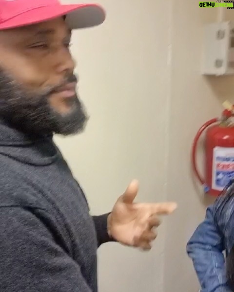 Anthony Anderson - 34.7K Likes - Went to the Gugulethu Government Social Office to say hello and this happened! They are doing great work helping people! Thanks @deecamzi and Rencia! #justakidfromcompton #fromcomptontocapetown #huskyandhandsome #acbarbeque