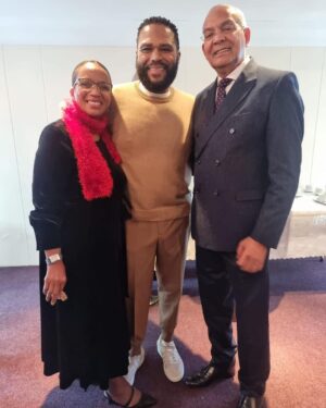 Anthony Anderson Instagram - This morning I went to
West Reach Assemblies Of God and worshiped with Apostle Theo Roman, the First Lady amd their congregation! They prayed for me and I prayed for you! Let the church say Amen! #justakidfromcompton #fromcomptontocapetown #huskyandhandsome #acbarbeque