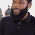 Anthony Anderson Instagram - What do you think @anthonyanderson has up his sleeve? 🎁 An all-new #Trippin’ with Anthony Anderson and @theofficialmamadoris airs Thursday at 10/9c on E!