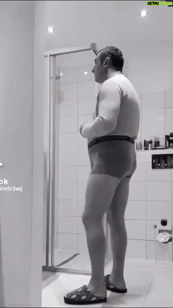 Anthony Anderson - 41.9K Likes - I’m getting ready for tonight. Meet me in these Cape Town streets! I smell good and my ankles are greased! #justakidfromcompton #fromcomptontocapetown #justakidfromcameroon #huskyandhandsome #acbarbeque