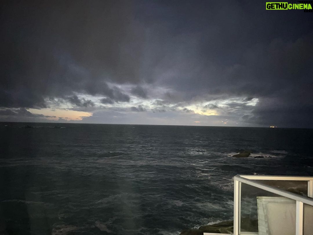 Anthony Anderson Instagram - The heavens tonight! I LOVE you #capetown #justakidfromcompton #fromcomptontocapetown #huskyandhandsome #acbarbeque