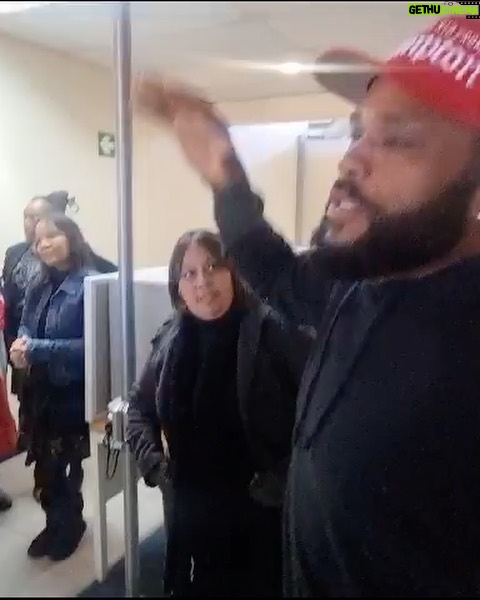 Anthony Anderson - 34.7K Likes - Went to the Gugulethu Government Social Office to say hello and this happened! They are doing great work helping people! Thanks @deecamzi and Rencia! #justakidfromcompton #fromcomptontocapetown #huskyandhandsome #acbarbeque