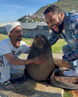 Anthony Anderson Instagram - When you wake up and take an adventure with your brother from another mother @deecamzi It was a great day. I did everything but kiss the seal! We went thru Chapmans peak on the way to cape point. #justakidfromcompton #fromcomptontocapetown #huskyandhandsome #acbarbeque