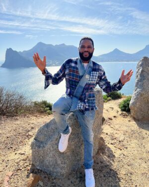 Anthony Anderson Instagram - When you wake up and take an adventure with your brother from another mother @deecamzi It was a great day. I did everything but kiss the seal! We went thru Chapmans peak on the way to cape point. #justakidfromcompton #fromcomptontocapetown #huskyandhandsome #acbarbeque
