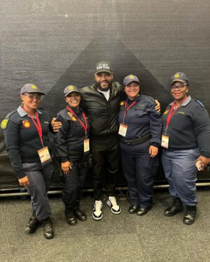 Anthony Anderson Instagram - Tonight was epic! Net Ball World Cup in Cape Town! South Africa vs New Zealand(last years World Cup champions) Tie game ended in a tie! 48-48! My mistake there is no overtime in #netball so it’s a draw. Now both teams stay alive to move forward to the next round. The energy in the building was crazy! Let’s go @sparproteas_netballplayer #fromcomptontocapetown #justakidfromcompton #huskyandhandsome #acbarbeque