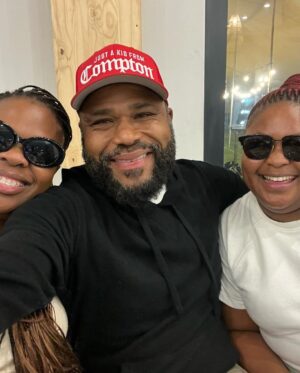 Anthony Anderson Instagram - I gotta touch down where my people at!  @randscapetown Thanks for the love! #rands #justakidfromcompton #fromcomptontocapetown #huskyandhandsome #acbarbeque