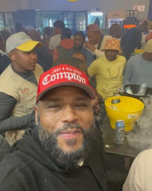 Anthony Anderson Instagram - I gotta touch down where my people at!  @randscapetown Thanks for the love! #rands #justakidfromcompton #fromcomptontocapetown #huskyandhandsome #acbarbeque