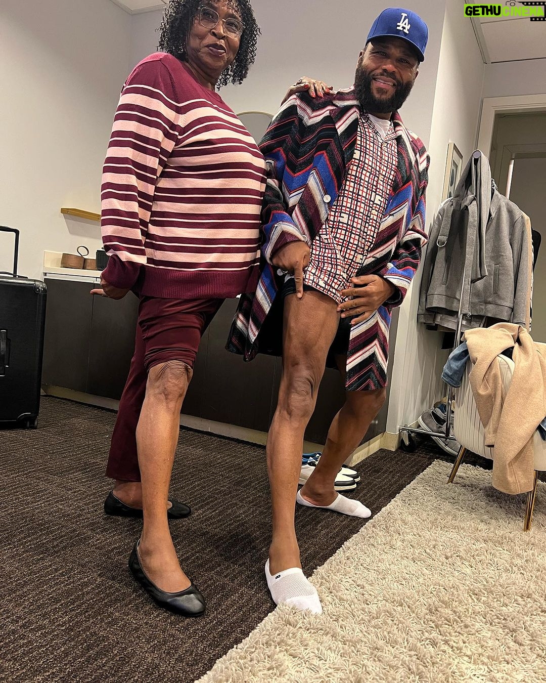 Anthony Anderson - 43.4K Likes - My mama @theofficialmamadoris was telling folks her legs are more tone than mine! Thoughts? #justakidfromcompton #huskyandhandsome #bigzaddy #legday #acbarbeque