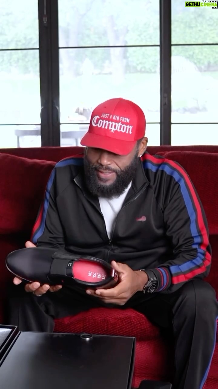 Anthony Anderson Instagram - Special delivery for @anthonyanderson 📦 Executive INFL Black Unboxing #wearefamily (Part 2/3)
