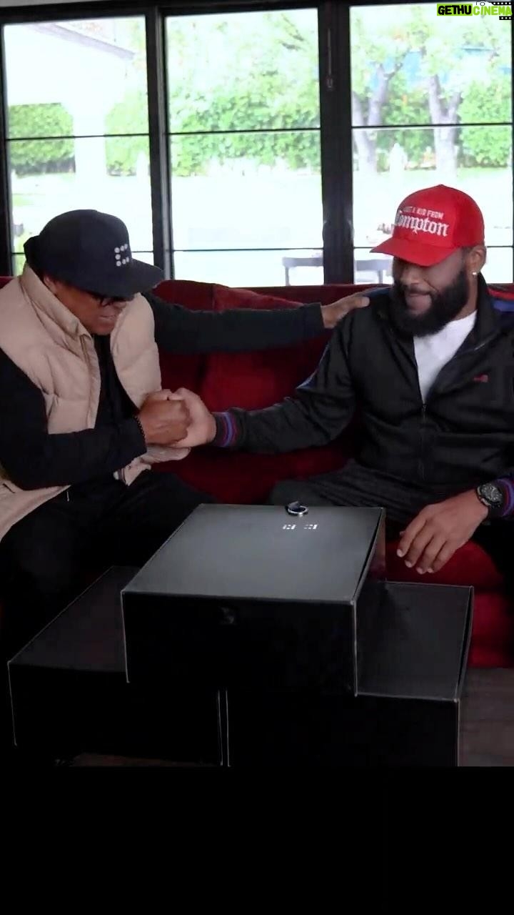 Anthony Anderson Instagram - Special delivery for @anthonyanderson 📦 Much love and good luck hosting We Are Family ♥️ (Part 1/3)