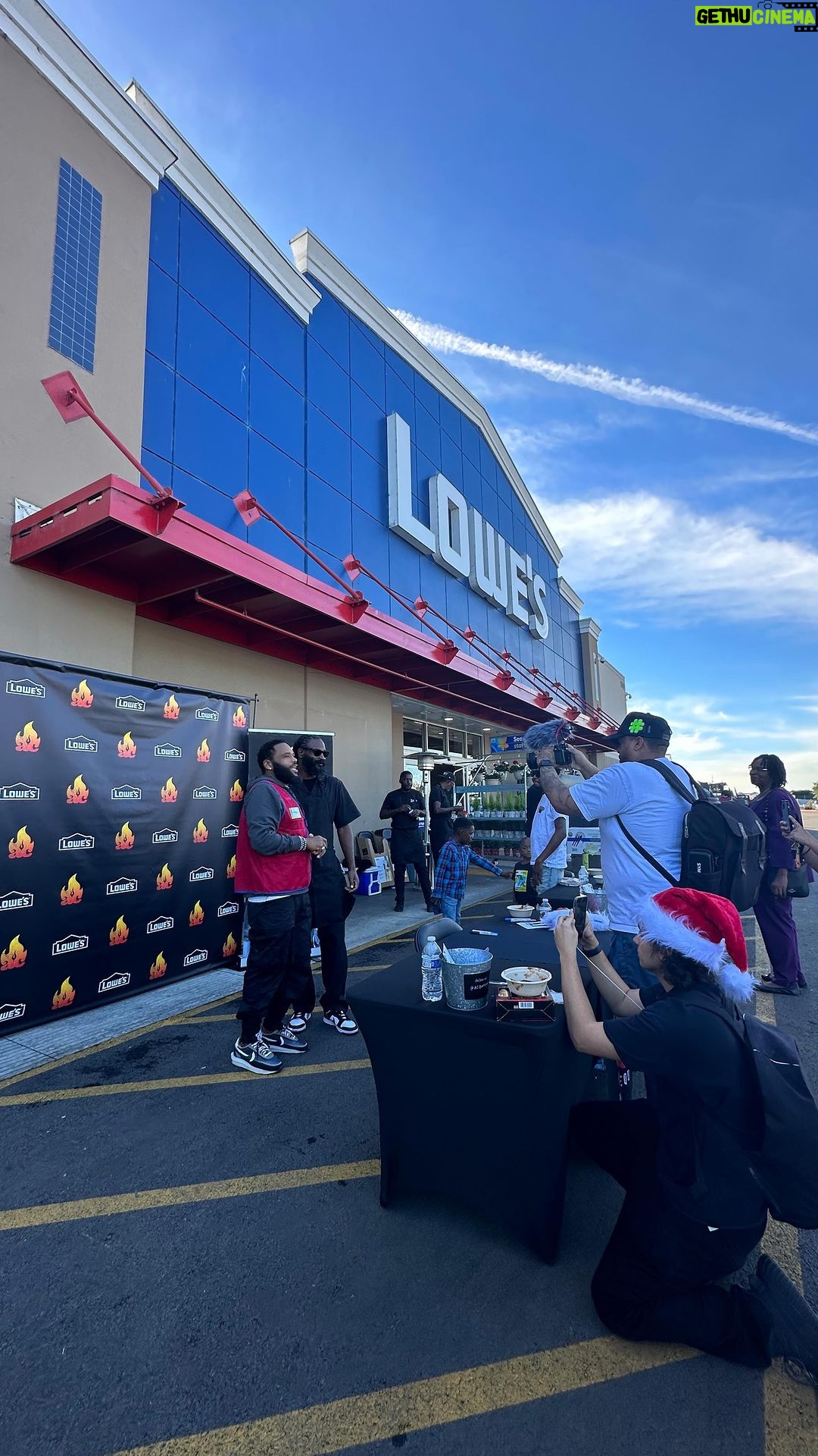 Anthony Anderson Instagram - Last Saturday was a blast! Shout out to @bootsy_bbq and the @loweshomeimprovement team in Hawthorne, CA for having us out. Run, don’t walk, and pick up your @acbarbeque 3-pack today! Enjoy the vibes from our 🎥friend @hashtag_jasper …