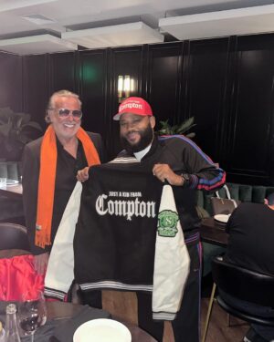 Anthony Anderson Instagram - What an amazing evening with Great Friends @blvd_shermanoaks  Thank you to my Brother Bill Hammond for putting this Dinner together & also to our dear friend Nor for his generosity.  True Family ❤️💚❤️💚
