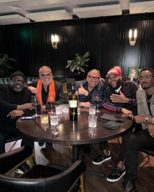 Anthony Anderson Instagram - What an amazing evening with Great Friends @blvd_shermanoaks  Thank you to my Brother Bill Hammond for putting this Dinner together & also to our dear friend Nor for his generosity.  True Family ❤️💚❤️💚