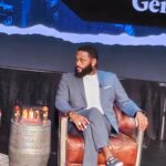 Anthony Anderson Instagram - When you’re sitting across from success and it draws your attention, sometimes all you can do is listen. Eventually the student becomes the teacher! #justakidfromcompton #huskyandhandsome #acbarbeque