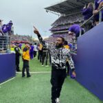 Anthony Anderson Instagram - What a weekend, DAWGS!!! Team #HuskyandHandsome met the Huskies. Thanks for the love and congrats on the W. 👏👏 Who else was feelin that #bigpenixenergy …🤣 Washington Husky Football