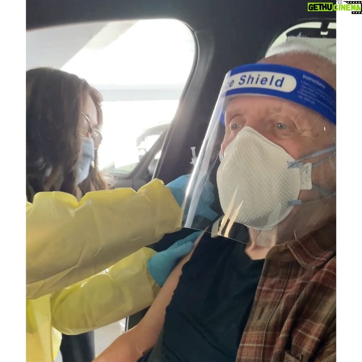 Anthony Hopkins Instagram - THANK YOU🙏🏻 PublicHealth.LACounty.Gov CHA Hollywood Presbyterian Medical Center, and my dear friend, Dr. Maria Teresa Ochoa. Light at the end of the tunnel (after one year of self imposed quarantine).