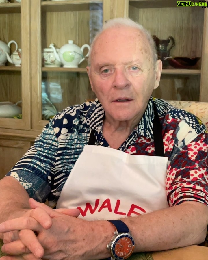 Anthony Hopkins Instagram - Happy Thanksgiving to all. 🌹