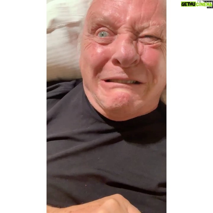 Anthony Hopkins Instagram - Day 253 in quarantine... I’m beginning to feel it’s side effects. What do you think? 🤪