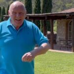 Anthony Hopkins Instagram - Sunday vibes with my Welsh trainer. I prefer to dance than spar. 🕺🏻🕺🏻 #Tuscany #Italy