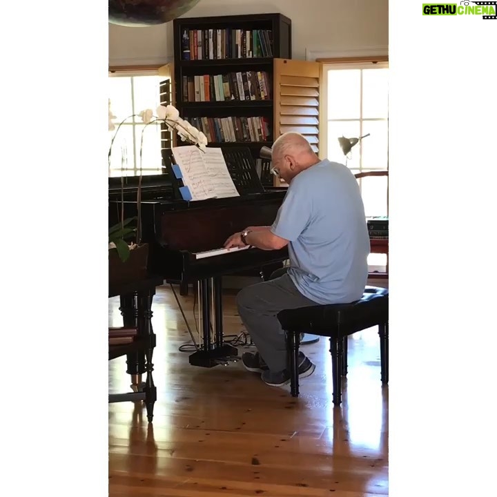 Anthony Hopkins Instagram - Happy Saturday 🎼