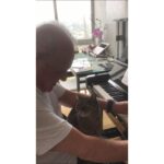 Anthony Hopkins Instagram - Happy Wednesday... I think my cat does like my piano playing 😻