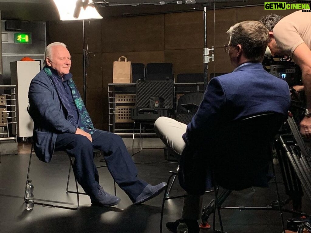 Anthony Hopkins Instagram - Here at the Royal Academy of Dramatic Art, London. Stay tuned... project in development.