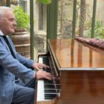 Anthony Hopkins Instagram - Always on a Sunday… Love, Music, Dance and Romance… ❤️🎹🕺🏻🤪 @reschio