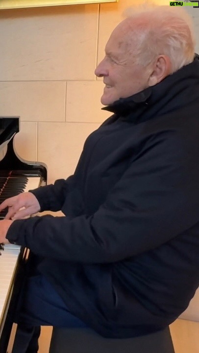 Anthony Hopkins Instagram - Shangri-La Hotel Vancouver Something about a piano in an empty lobby…PERFECT venue. 🎅🏼 Coming to a city near you. #fbf @shangrila_van