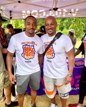 Anthony Mackie Instagram - What a great time to celebrate giving bikes to kids! Thank you Tigger for letting me bring the @canyon out the first ride of the summer!!! Rain and all we still got our bike on.
#bigtiggerfoundation #mycanyon #120milesaweekclub