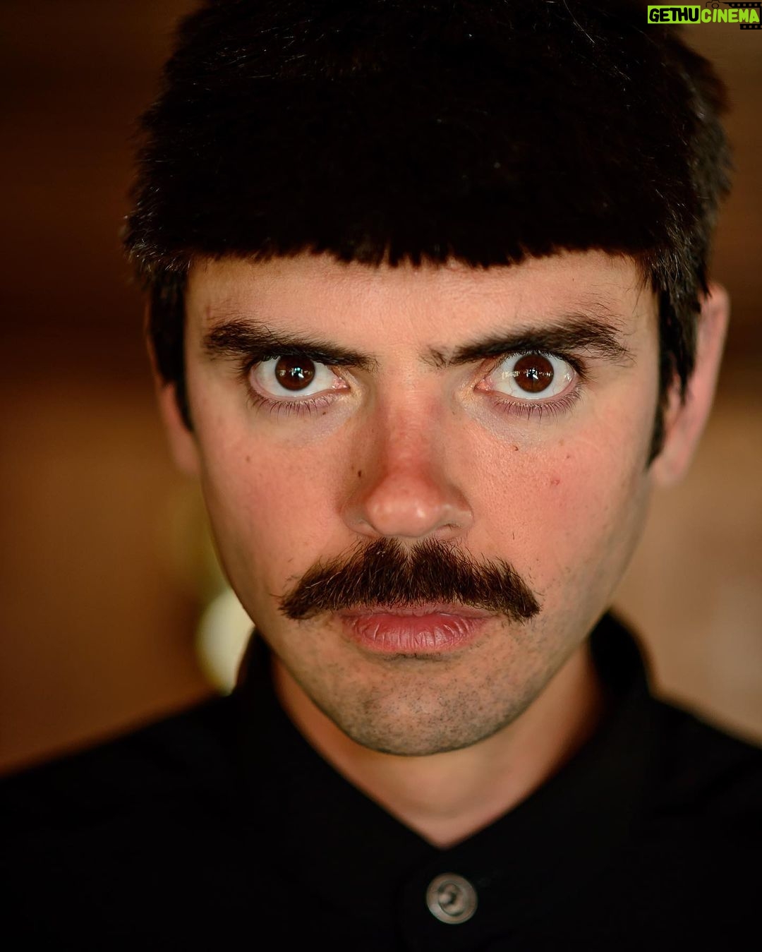 Anton Lapenko - 424K Likes - ЗАРЯЖАЮ НА ВЛЮБЛЁНСТВО #бобровский #гипноз #внутрилапенко