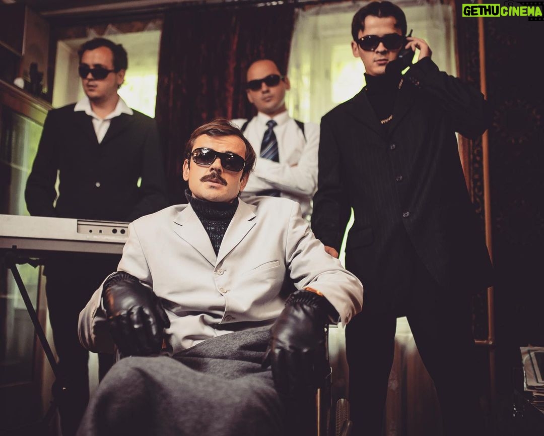 Anton Lapenko - 455.4K Likes - НУ ЗДОРОВО... #железныерукава #бандитники #приемлемо