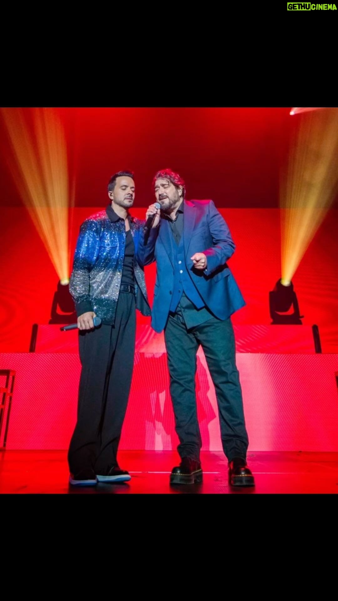 Antonio Orozco Instagram - Gracias @luisfonsi por dejarme ser un ratito a tu lado …. Que orgullo tenerte como amigo, eres la p. Inspiración ! #Madrid