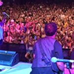 Antonio Orozco Instagram - En Martos, provincia de Jaén, pasaron cosas extraordinarias.✨ Aquí algunas imágenes, donde espero que os llegue todo el sentimiento y el corazón que le ponemos a las canciones, y un vídeo que quiero compartiros del concierto que hicimos allí este pasado viernes.😍 Gracias por tanta hospitalidad MARTEÑ@S y JIENENS@S en general!! Que sepáis que os llevo en el corazón!!❤️ 🎤Próximos conciertos: Alicante (2 sep) y Tenerife (9 sep) / Ver lista completa en el link del perfil #orozco #antonioorozco #martos #conciertos