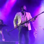 Antonio Orozco Instagram - Ayer fue uno de los concierto más tochos de mi vida. Es que no sé ni que decir. Flotaba por el escenario como nunca. El espectáculo tiene forma y huele a nuevo. Ayer tuvimos un SOLD OUT como una CATEDRAL en Menorca donde ojalá podamos volver muy pronto. PASARON muchas cosas y poco a poco las iré contando. Mañana toca en casa @terramarfest vamos a darle la vuelta al auditorio contigo dentro. PREPÁRATE PARA FLIPARLO. 💛 📸Fotos de @menorcaaldia