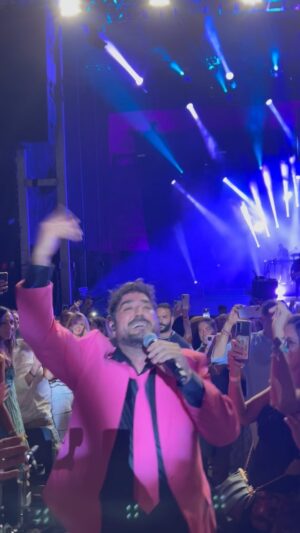 Antonio Orozco Instagram - Lo vivido este fin de semana ha sido muy fuerte y pensar que me queda todo un verano así 🫶🏼 gracias @starlitefestival #Marbella próxima parada @sonsdelmon en #Roses #girona me acompañas?