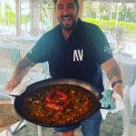Antonio Orozco Instagram - Que marca la diferencia ? Probablemente uno de los mejores arroces de nuestro país #alcossebre Imposible mejorar las circunstancias. ( servicio, aromas, vida … ) Esto no es publicidad es un consejo. .. uno de los buenos. … copia y pega. @lavillaalcossebre ❤️❤️❤️❤️❤️❤️❤️❤️ dirección artística: @borjaagut. CUAL ES TU PLATO FAVORITO ? ❤️❤️❤️❤️❤️❤️❤️❤️❤️❤️❤️❤️