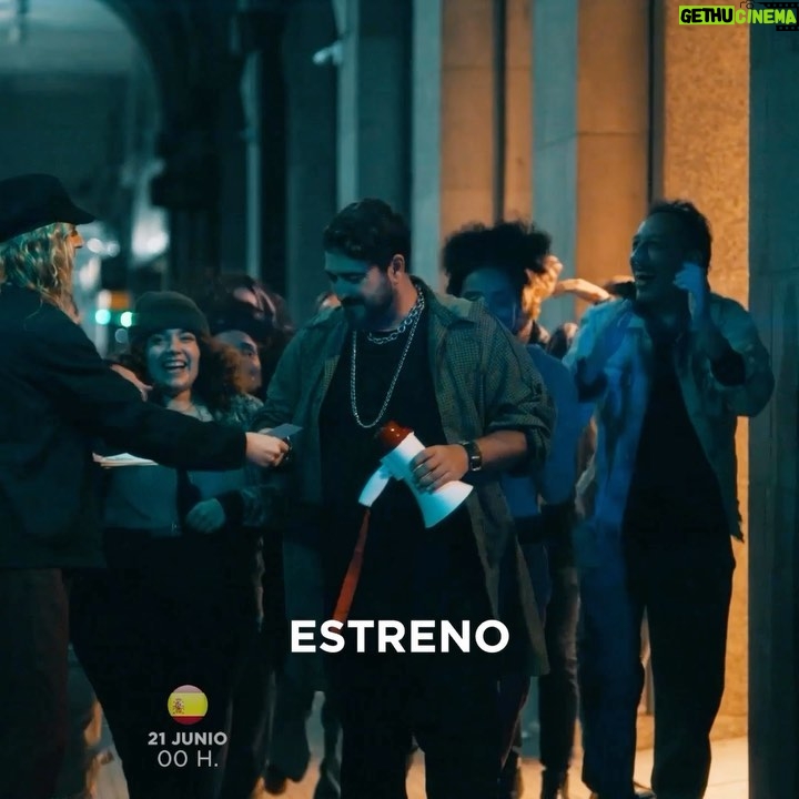 Antonio Orozco Instagram - El 21 de junio llega… #LaRevolución!!! 😎❤️ Link en la BIO! ⬆️