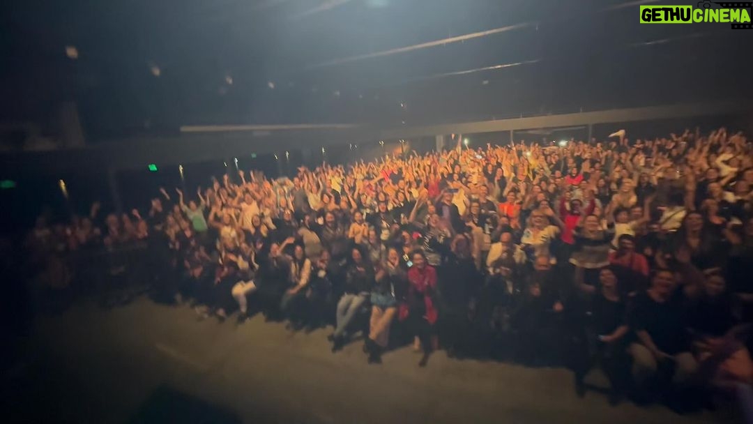 Antonio Orozco Instagram - Si esto pasó ayer en #Cordoba ? Que pasará hoy en #SantaFé #ARGENTINA #TOUR. ES PARA VOLVERSE LOOOOOOCO. ❤️🤍🇳🇮