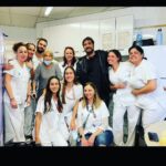 Antonio Orozco Instagram - En el @hbellvitge hay miles de angeles, GRACIAS GRACIAS GRACIAS GRACIAS. (A @lacarmenferron la han operado de la rodilla, pero en na y menos está bailando con las marismas del Guadalquivir ) BUENOS DÍAS