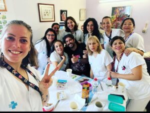 Antonio Orozco Instagram - Aquí les presento a las super héroes de mi barrio #hospitaldebellvitge vitge.  Más bonitas no se puede ❤️