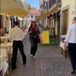 Antonio Orozco Instagram - hay lugares en el mundo que te sorprenden por su extraordinaria pureza y otros que te sorprenden por sus infinitas mezclas, y en alguna rara ocasion estás dos cualidades convergen, es el caso de #Madeira Pasear por sus calles es hacer un viaje al centro del corazón y de la historia, un delicado equilibrio entre lo que fue y lo que será. Una perla que brilla más que nunca en mitad del Atlántico. ❤️❤️❤️❤️❤️❤️❤️❤️❤️@madeirafoodonfoot ❤️❤️❤️❤️❤️#Infinitamente_Madeira #infinitamente #savoysignature #saccharum #saccharumresort @saccharumresort @savoysignature @visitmadeira @savoypalace #savoypalace @blueroom.es @madeirafoodonfoot