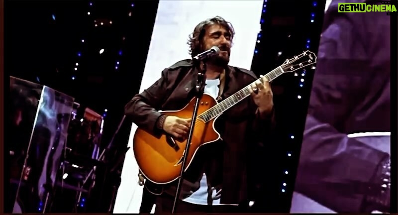 Antonio Orozco Instagram - Así pasó, y aquí se lo dejo !!! Gracias a #buenosAires por devolverme la vida después de años de ausencia ! Y a @lucianopereyraoficial por la delicadeza y por abrazarme como pocas veces lo han hecho conmigo. ❤️. Esta noche y mañana #LaTrastienda #SoldOut #Argentina